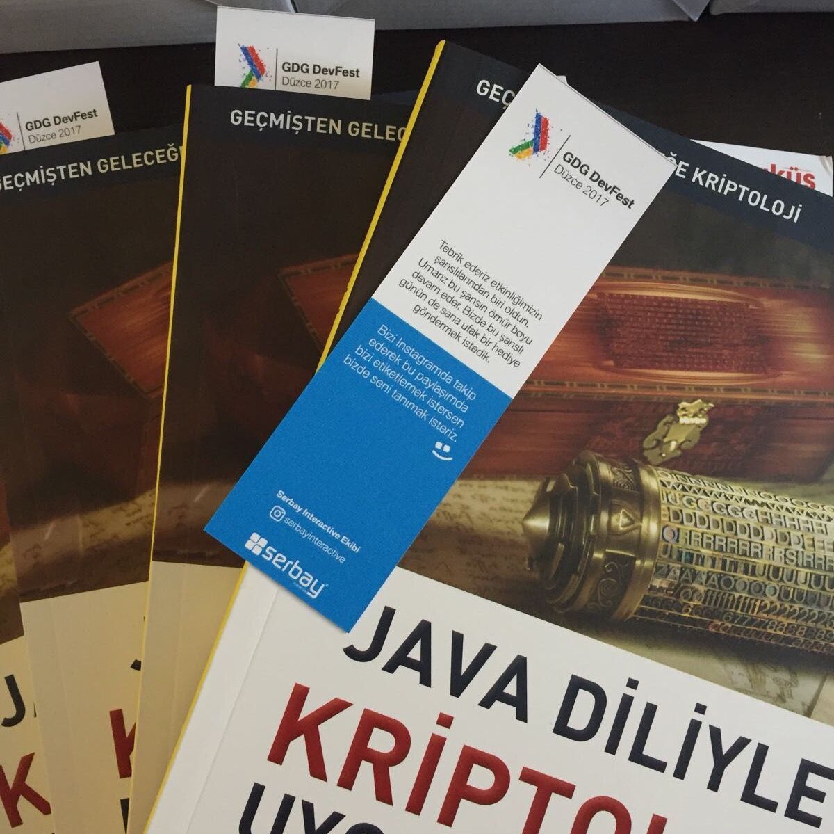 Etkinliğimizin şanslılarına Hüseyin Bodur'un Java Diliyle Kriptoloji Uygulamaları kitabını hediye ettik.
